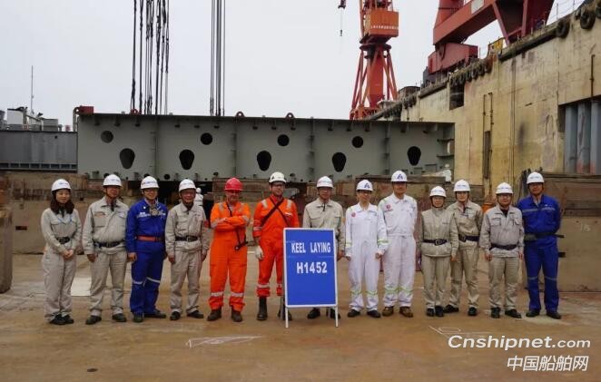 外高桥造船2艘散货船同日下坞