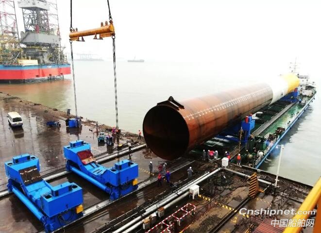 振华重工成功完成中广核阳江南鹏岛风电管桩滑移上船