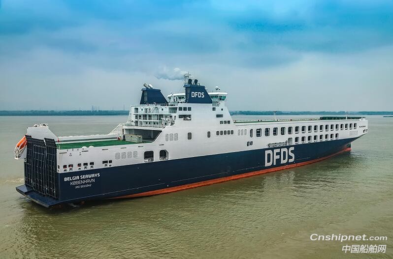 金陵船厂第二艘15500吨货物滚装船签字交付