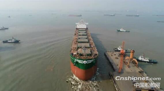 扬子江船业第三艘82000DWT散货船下水
