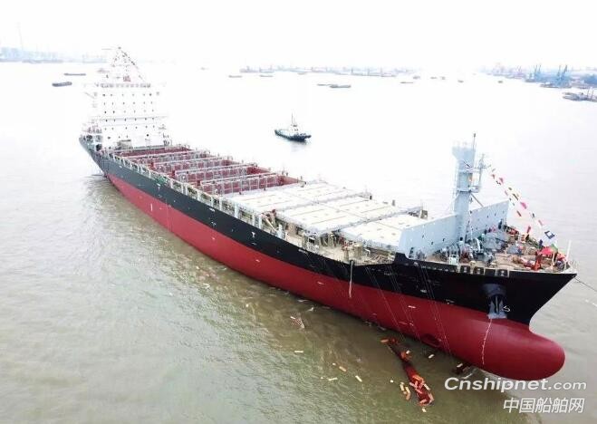 扬子江船业第五艘1800TEU集装箱船下水