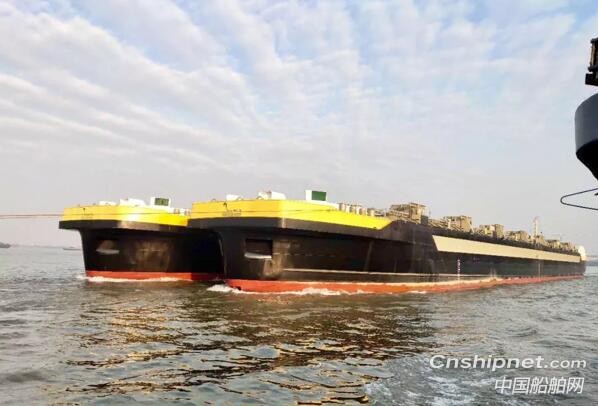 中航鼎衡2艘110M不锈钢化学品船签字交付