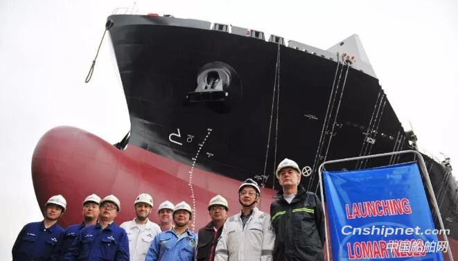 扬子江船业第五艘1800TEU集装箱船下水