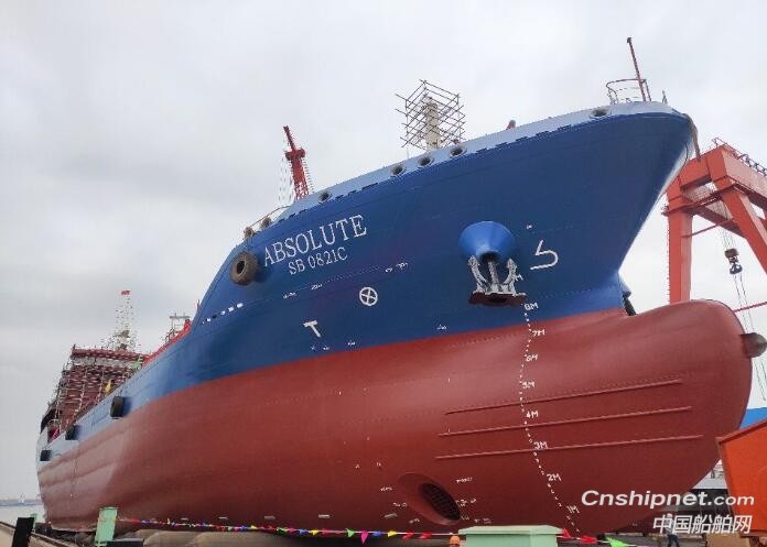 江苏大洋海装一艘7999DWT加油船顺利下水