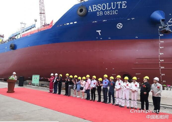 江苏大洋海装一艘7999DWT加油船顺利下水