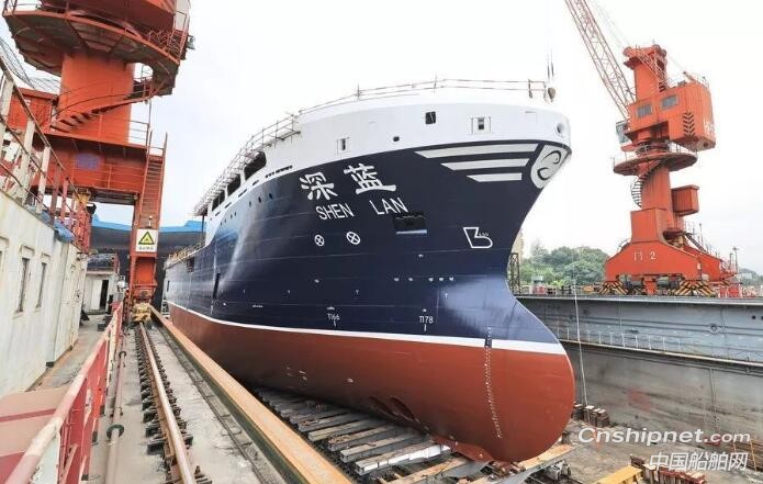 我国首制南极磷虾船“深蓝”号下水