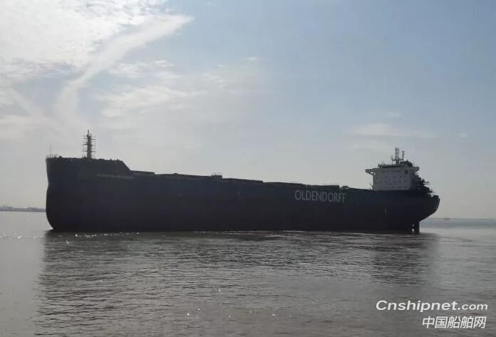 新韩通重工82K散货轮顺利出坞