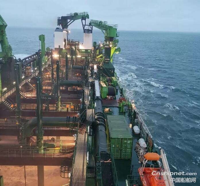 广东中远海运重工首制15000立方米耙吸式挖泥船