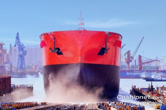 沪东中华49000吨化学品船顺利下水