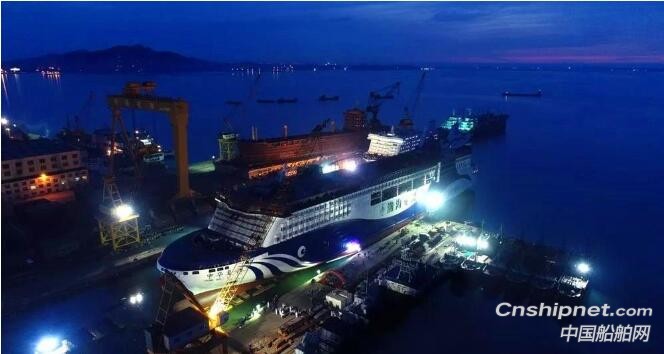 黄海造船2000客位/3000米车道大型豪华客滚船顺利下水