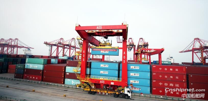 国内首个规模化建成、平行岸线布置的双悬臂自动化堆场成功交付