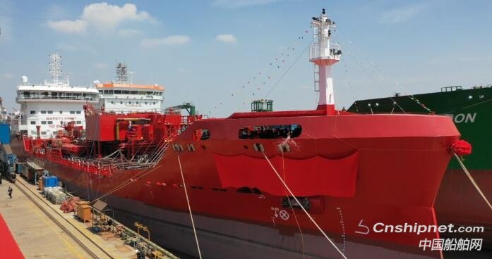 中航鼎衡2艘9900吨不锈钢化学品船命名