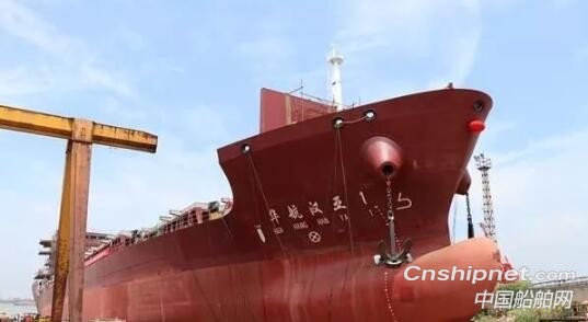 江东船厂首艘500TEU集装箱船“华航汉亚1”号顺利下水