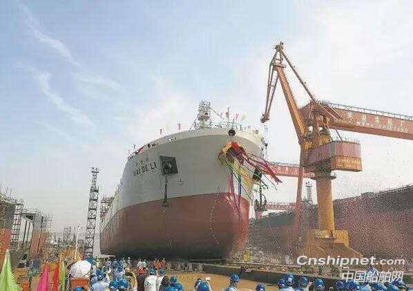 安徽首艘28000吨双相不锈钢化学品船下水