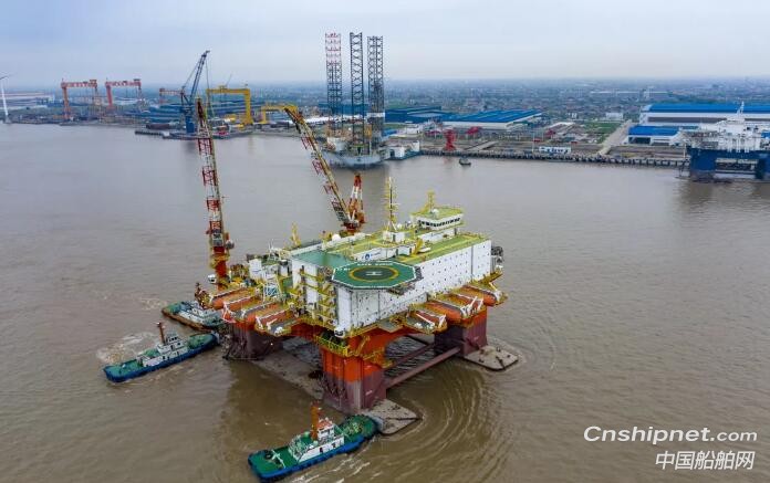 世界最先进半潜式海洋生活服务平台“高德4号”出海试航