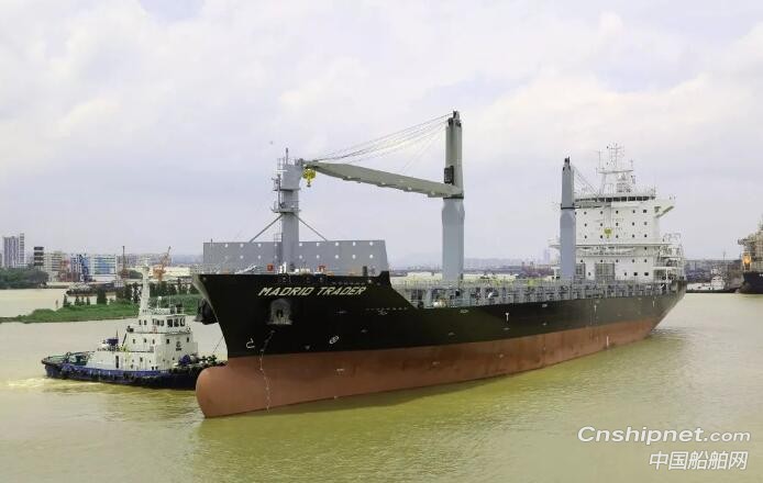 广东中远海运重工1750TEU集装箱船系列3号船完成试航