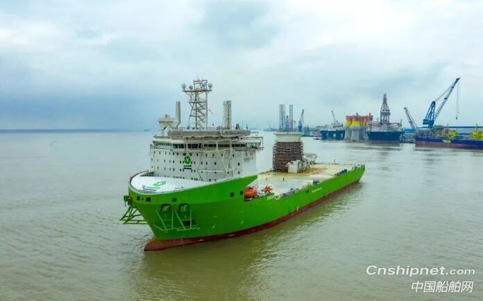 启东中远海运海工风电安装船N829出海试航
