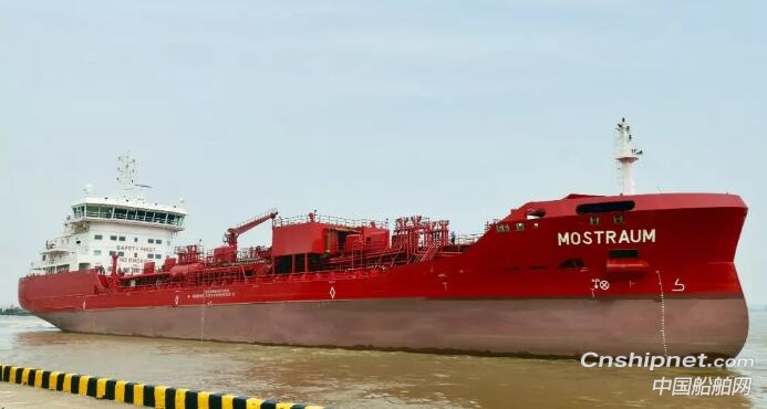 中航鼎衡9900吨不锈钢化学品首制船正式交付