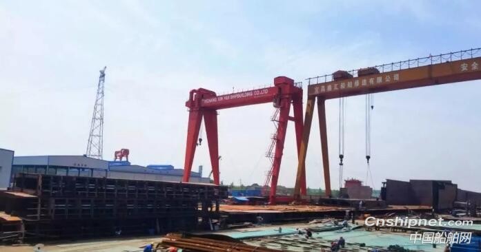 天龙高速船业集装箱船“天龙18”号下水