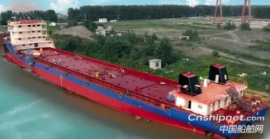 天龙高速船业集装箱船“天龙18”号下水