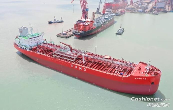 广船国际48800吨化学品船2号船签字交付