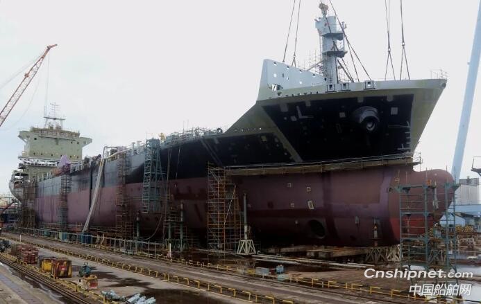 广东中远海运重工1750TEU系列6号船完成主船体成型