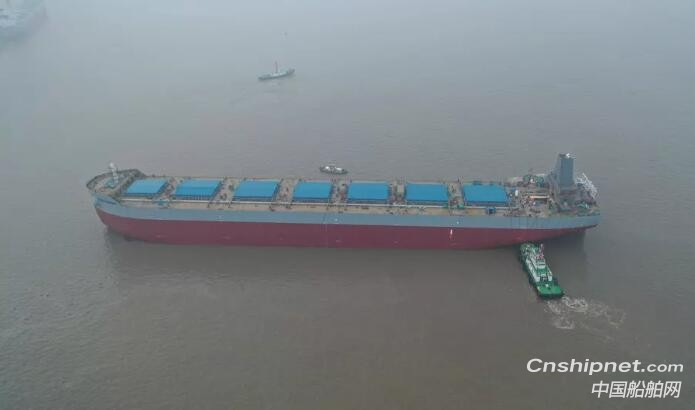韩通重工一艘散货船下水