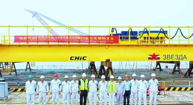 南通中远重工11台起重机发运