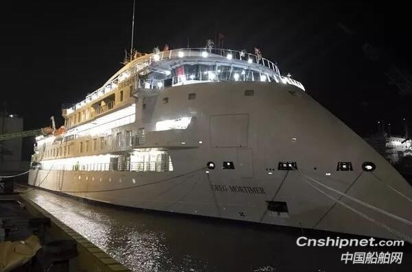 招商重工造中国首艘极地探险邮轮“招商极地邮轮1”试航