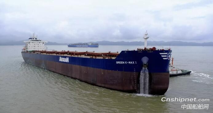 舟山中远海运重工8.16万吨散货船首制船完成试航