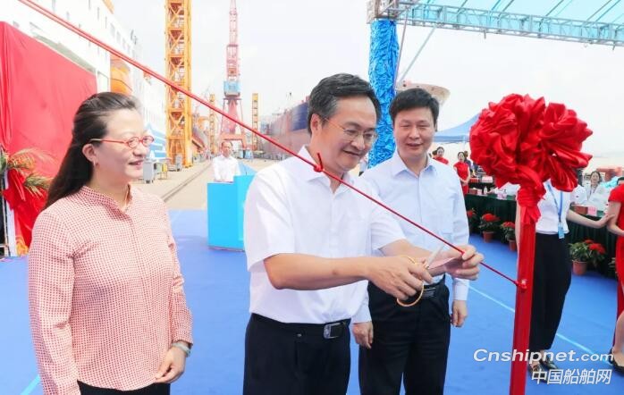广船国际8000吨级交通补给船“三沙2号”命名
