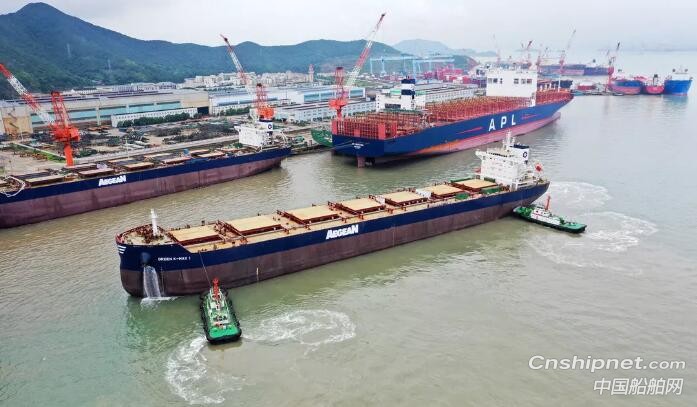 舟山中远海运重工8.16万吨散货船首制船完成试航