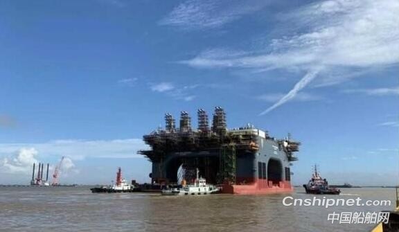 招商局重工第二艘超大型OOS半潜起重生活平台出坞