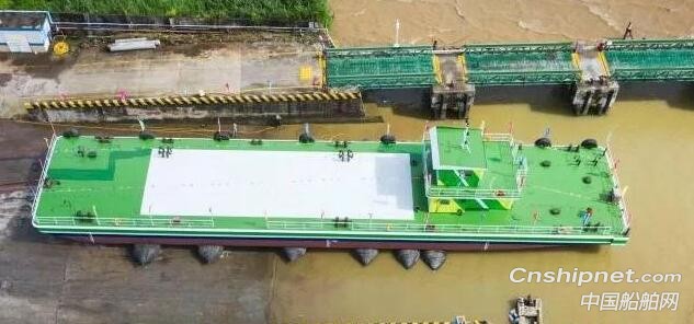 国内首艘甲醇燃料动力船艇下水