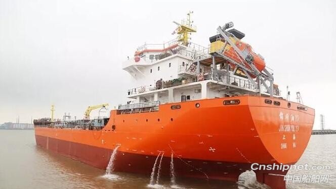海通海工装备13200吨成品油船“锦顺油19”顺利交付