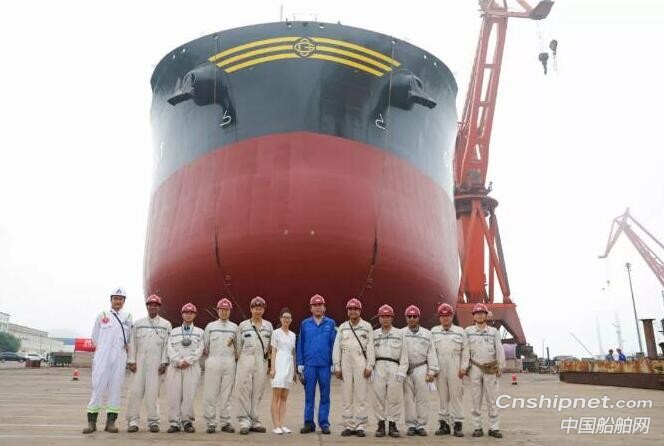 渤船重工21万吨17号船提前3天下水