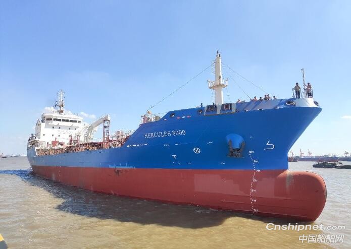 大洋海装首艘7999DWT加油船顺利完成试航