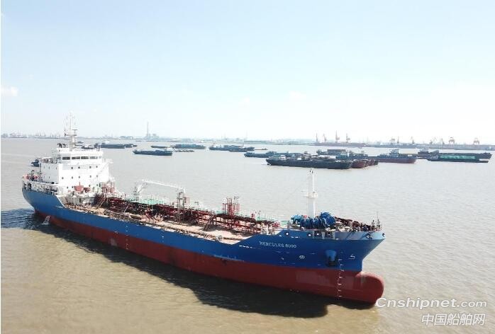 大洋海装首艘7999DWT加油船顺利完成试航