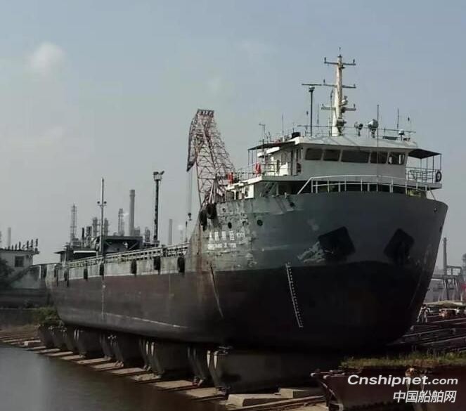 青山船厂修理的长航集运8303轮下水