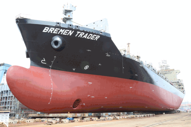 广东中远海运重工1750TEU集装箱系列6号船顺利完成下水