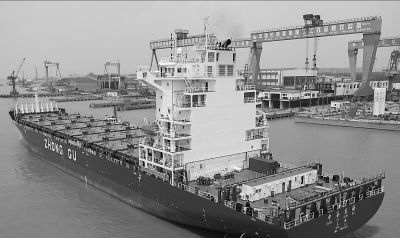 南京金陵船厂1900箱集装箱船试航归来