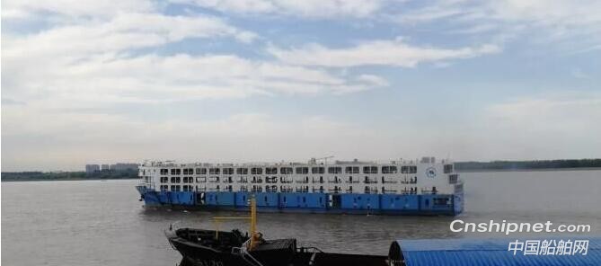 青山船厂承修的“长航江宁”轮安全离厂