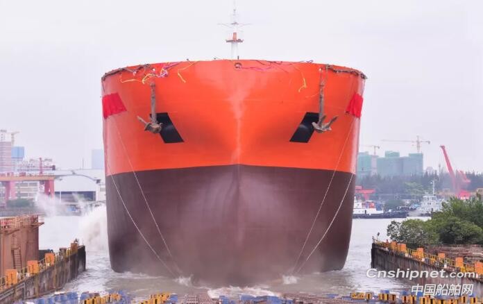 沪东中华造船49000吨化学品船4号船下水
