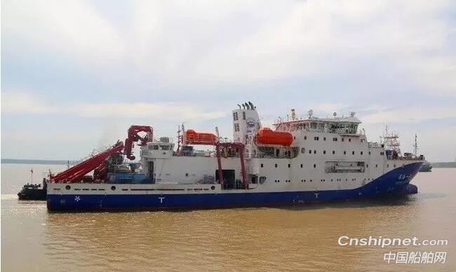 我国自主研制的第一艘载人潜水器支持母船“深海一号”海试