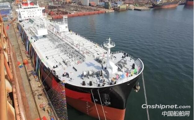 山船重工3.7万吨化学品船命名交付