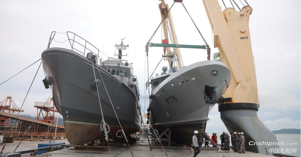 江龙船艇38.8米铝合金超高速巡逻船正式吊装发运