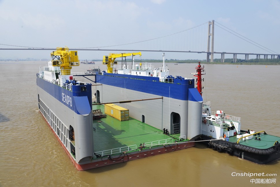 我国首艘出口缅甸的浮船坞在镇江船厂启航