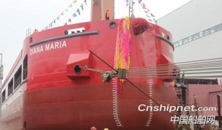 大津重工8000吨散货船DJHC6009成功命名接水