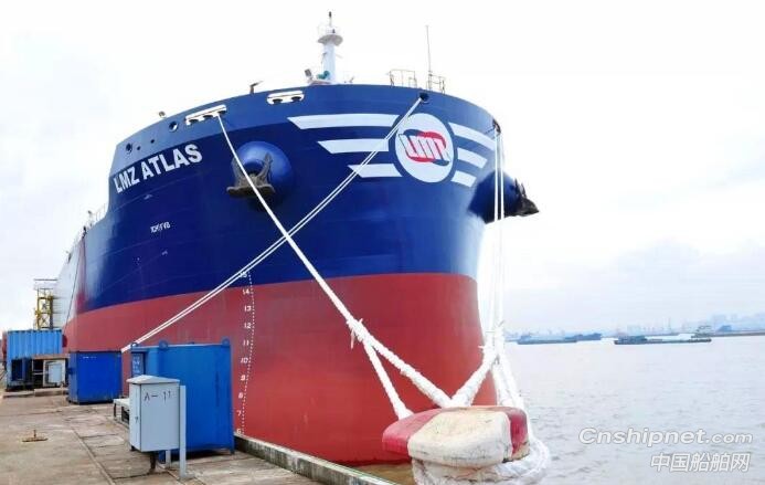 扬子江船业首制82000DWT散货船顺利交付