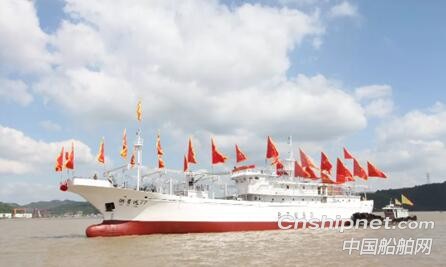 东红船业68m远洋鱿鱼钓船“浙普远77”顺利下水